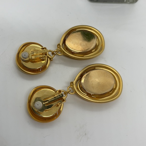 Norma Jean Vintage pearl necklace & earring set - Picture 10 of 10